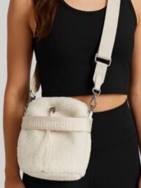 Lululemon Crossbody Bucket Bag Fleece White Opal OS Adjustable Strap